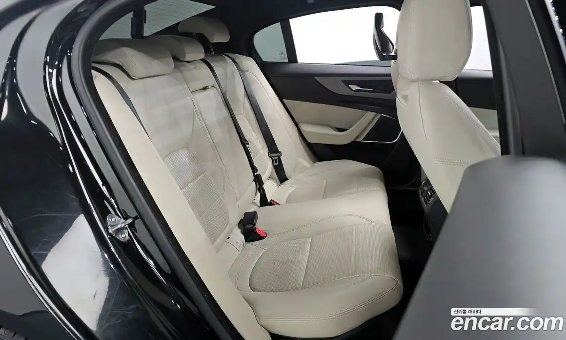 Jaguar XE 2020 2.0 гидро, фото 18
