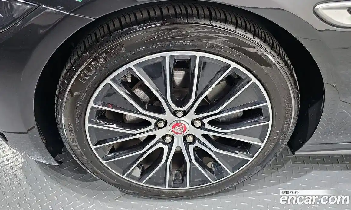 Jaguar XE 2020 2.0 гидро, фото 7