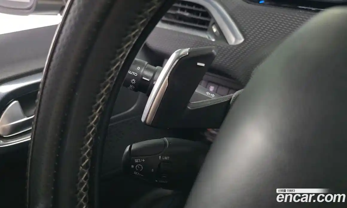 Peugeot 2008 2015 1.6 автомат (гидро), фото 17