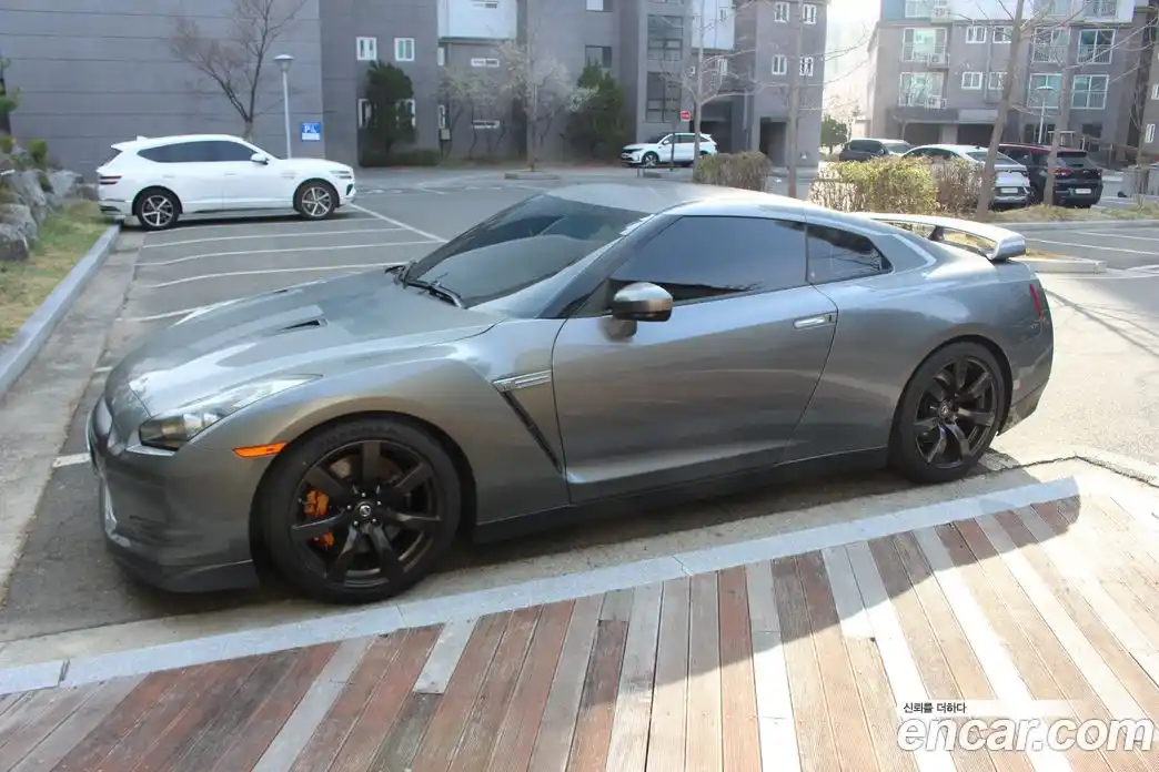 Nissan GT-R 2010 3.8 гидро, фото 1