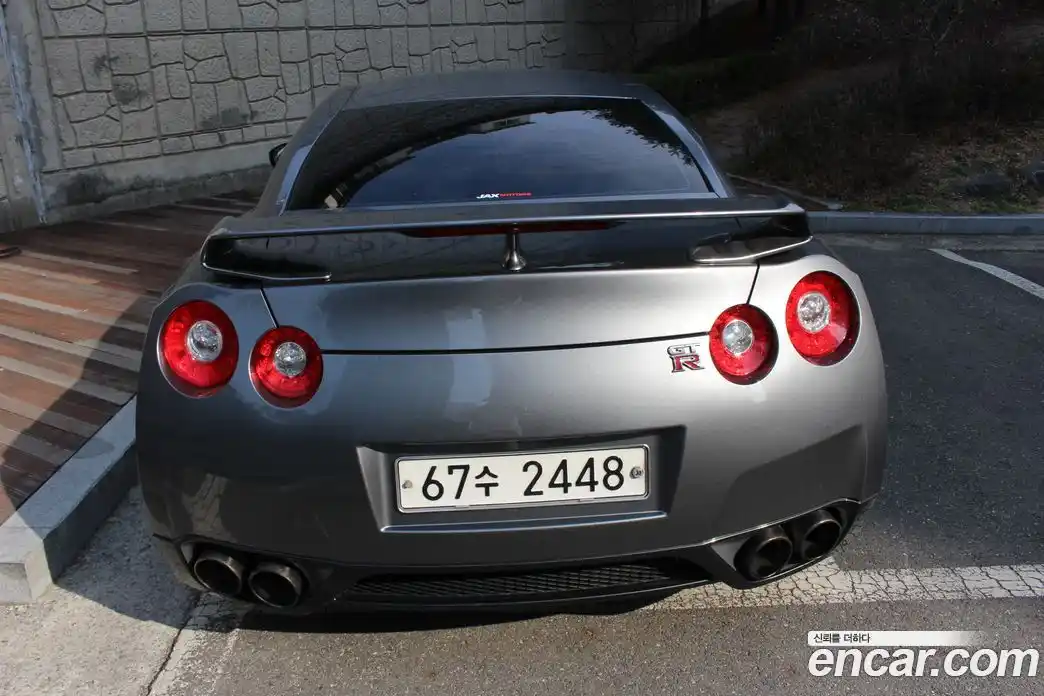 Nissan GT-R 2010 3.8 гидро, фото 2