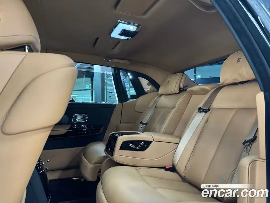 Rolls-Royce Phantom 2021 6.7 гидро, фото 13