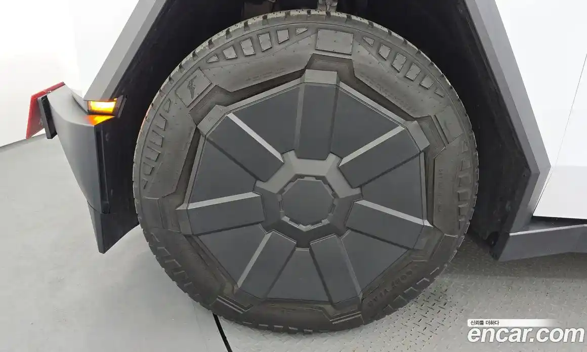 Tesla Cybertruck 2024 0.1 гидро, фото 5