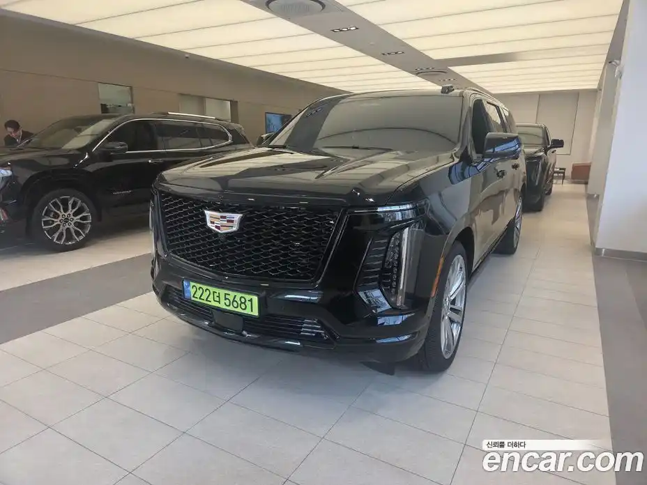 Cadillac Escalade 2025 6.2 гидро, фото 2