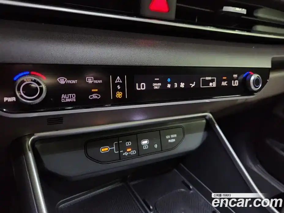 Kia Carnival 2025 1.6 автомат (гидро), фото 13