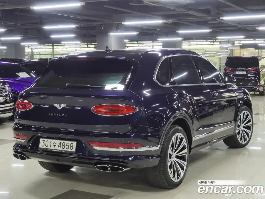 Bentley Bentayga 2021 4.0 гидро, фото 3