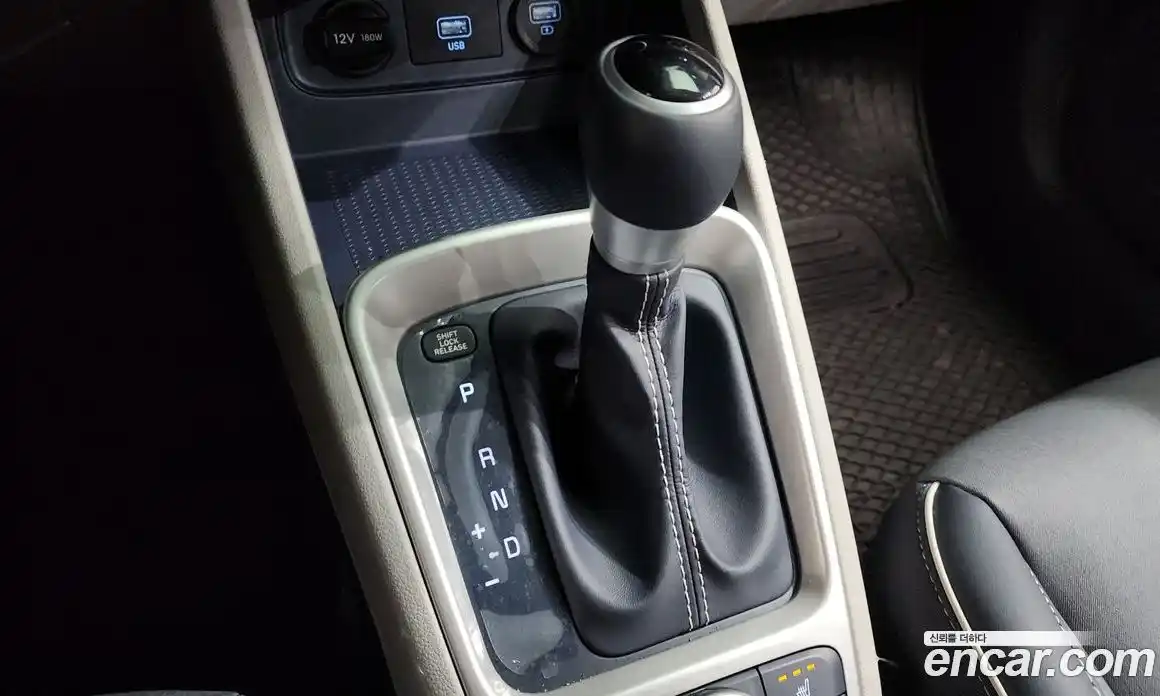 Hyundai Venue 2019 1.6 автомат (гидро), фото 12