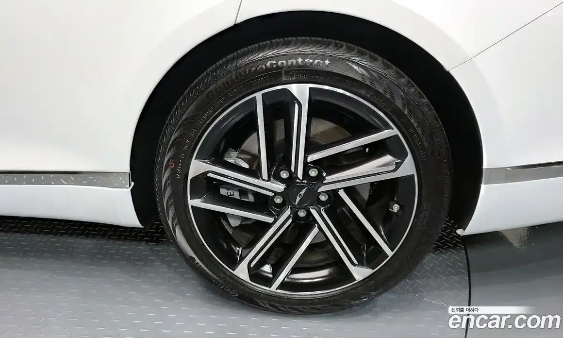 Genesis G80 2025 2.5 гидро, фото 7