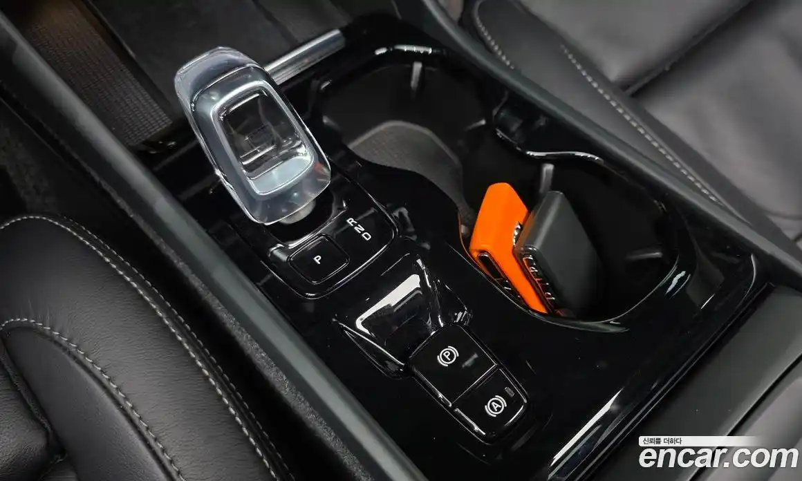 Volvo XC40 2023 2.0 автомат (гидро), фото 12