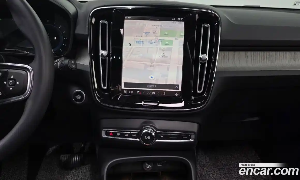 Volvo XC40 2023 2.0 автомат (гидро), фото 19