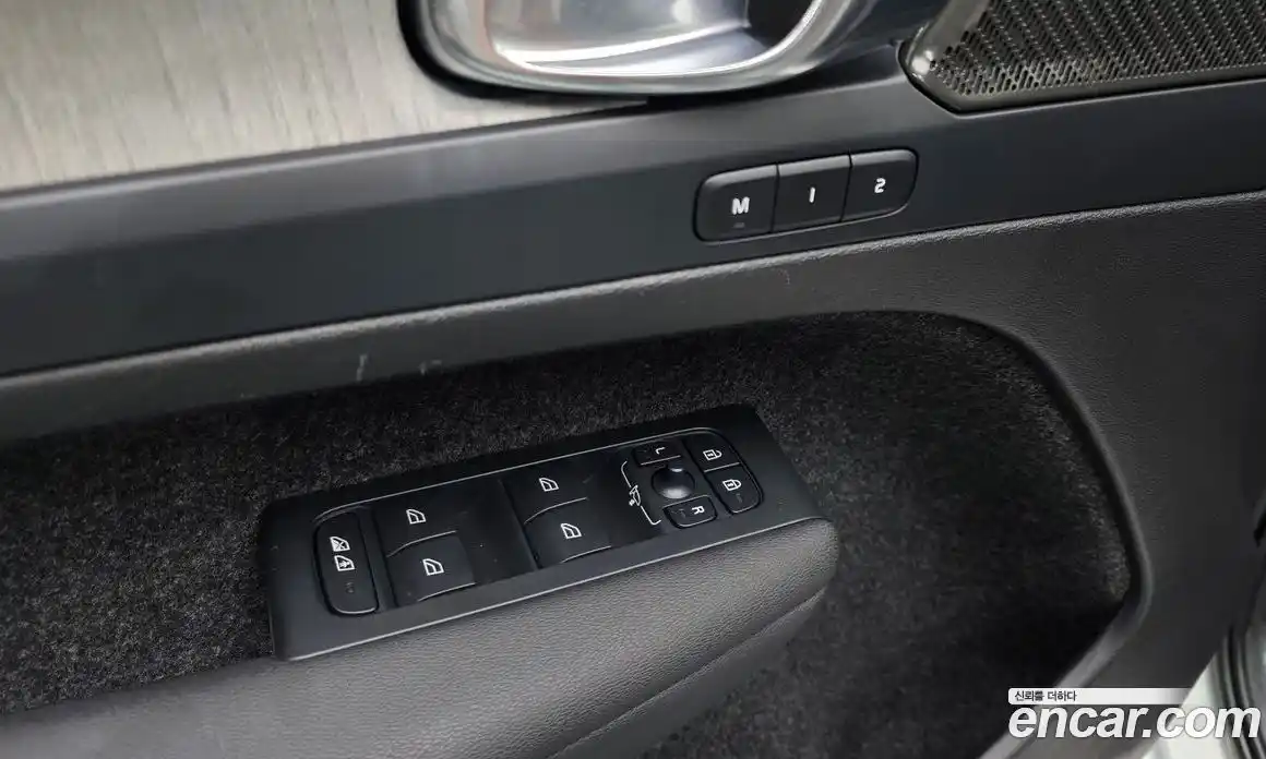 Volvo XC40 2023 2.0 автомат (гидро), фото 26