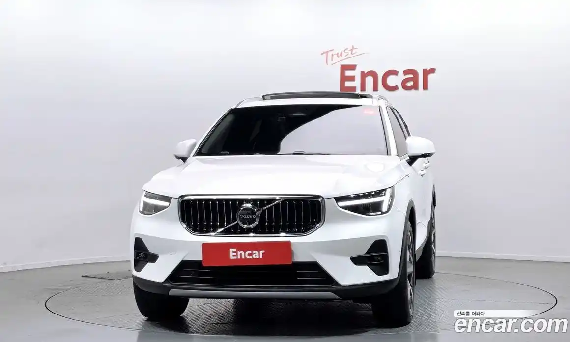 Volvo XC40 2023 2.0 автомат (гидро), фото 3