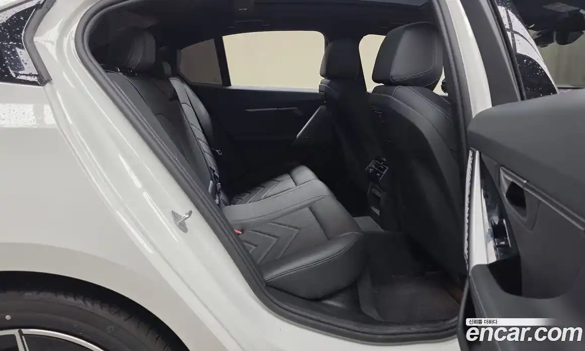 BMW 5-Series 2025 2.0 гидро, фото 12