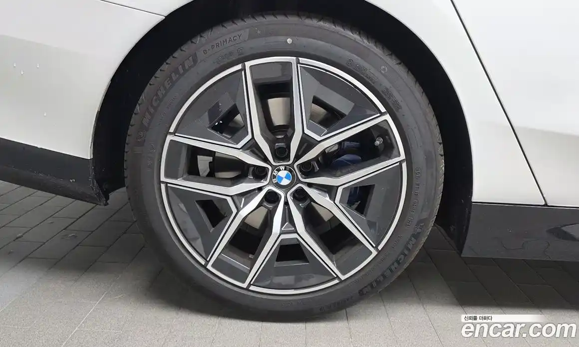 BMW 5-Series 2025 2.0 гидро, фото 5