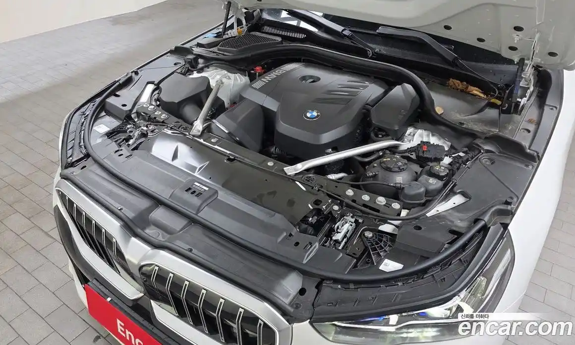 BMW 5-Series 2025 2.0 гидро, фото 6