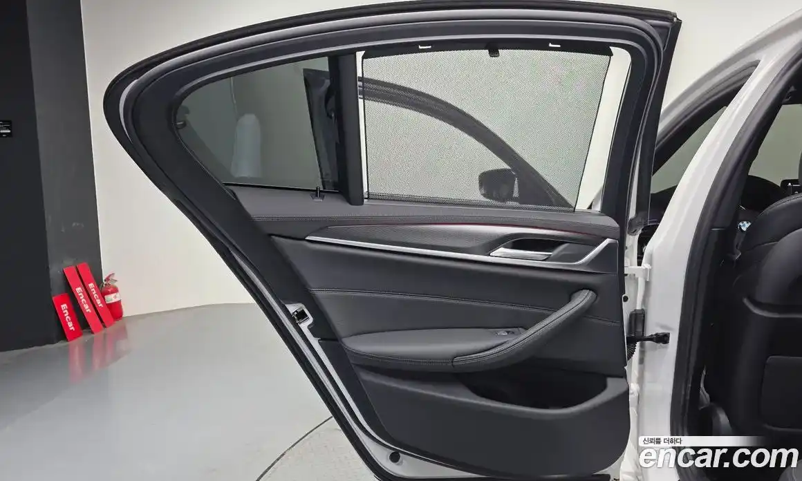 BMW 5-Series 2023 2.0 гидро, фото 15