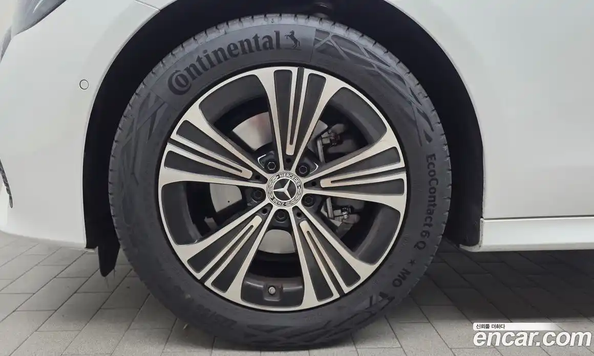 Mercedes-Benz E-Class 2025 2.0 гидро, фото 5