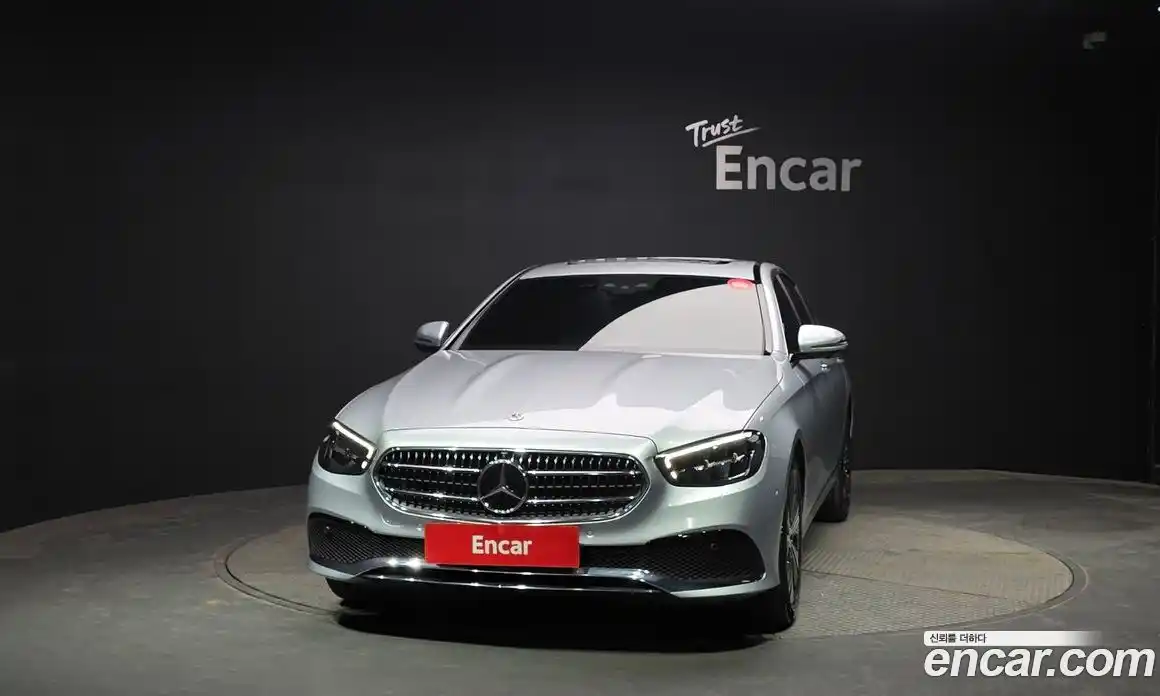 Mercedes-Benz E-Class 2022 2.0 гидро, фото 3