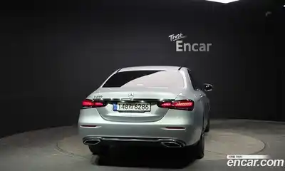 Mercedes-Benz E-Class 2022 2.0 гидро, миниатюра 4