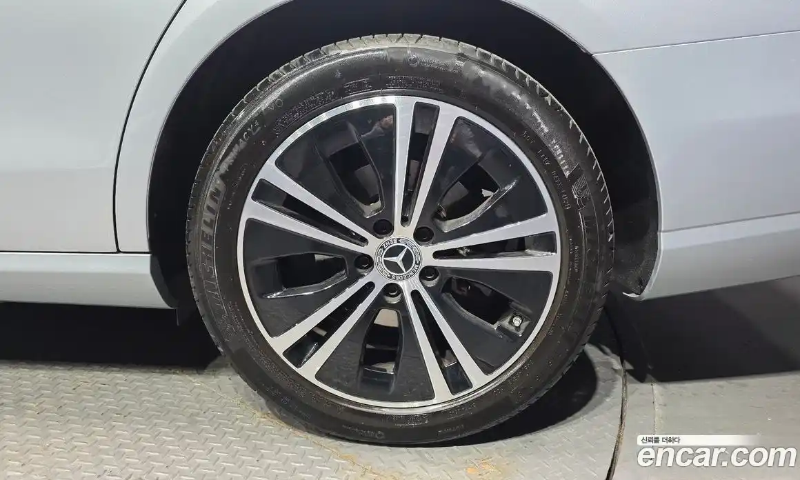 Mercedes-Benz E-Class 2022 2.0 гидро, фото 7