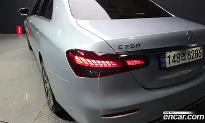 Mercedes-Benz E-Class 2022 2.0 гидро, миниатюра 9