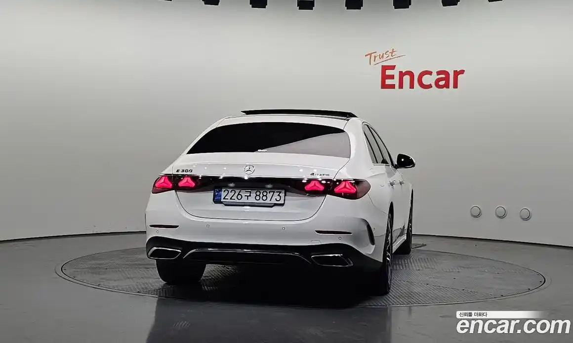 Mercedes-Benz E-Class 2024 2.0 гидро, фото 4