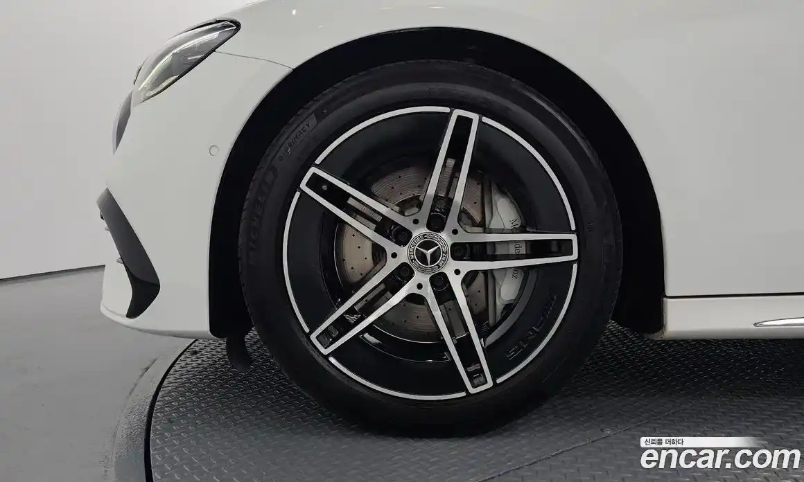 Mercedes-Benz E-Class 2024 2.0 гидро, фото 5