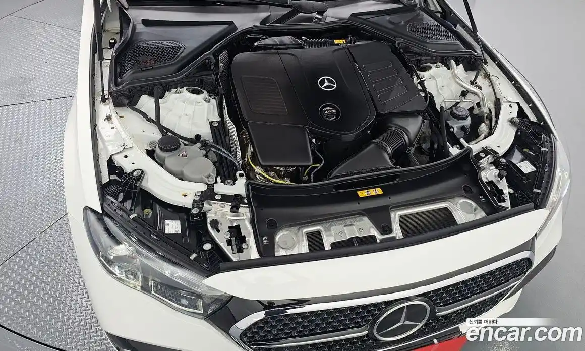 Mercedes-Benz E-Class 2024 2.0 гидро, фото 6