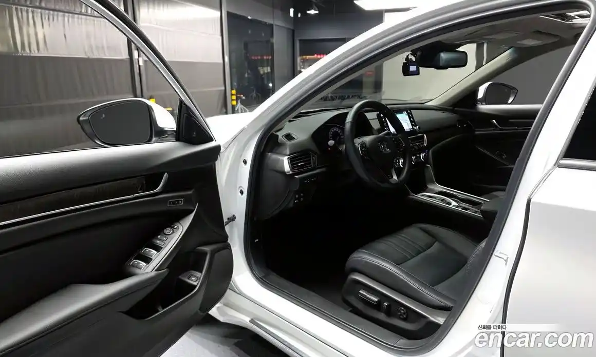 Honda Accord 2022 2.0 автомат (гидро), фото 13