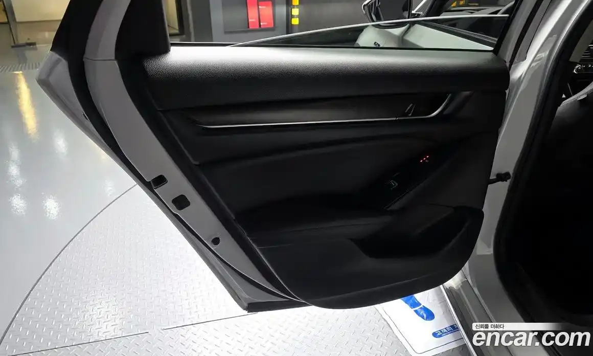 Honda Accord 2022 2.0 автомат (гидро), фото 15