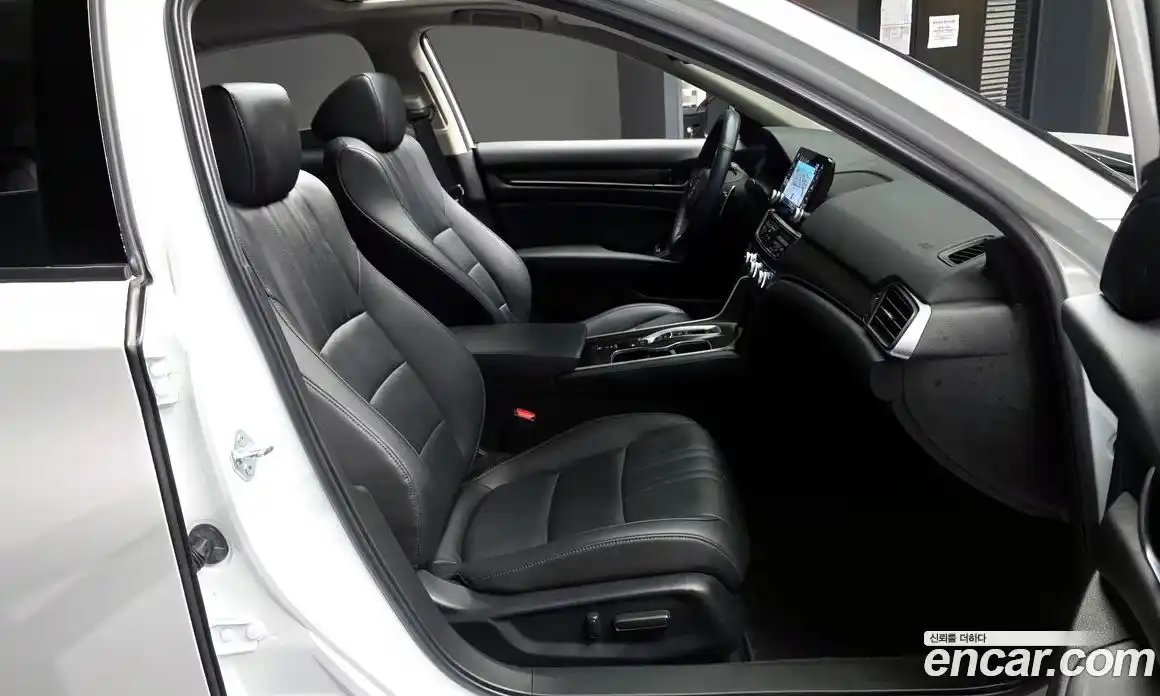 Honda Accord 2022 2.0 автомат (гидро), фото 17