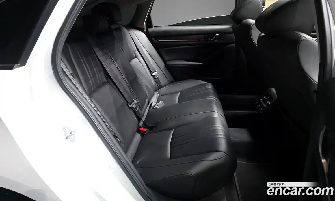 Honda Accord 2022 2.0 автомат (гидро), фото 18