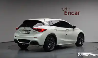 Infiniti Q30