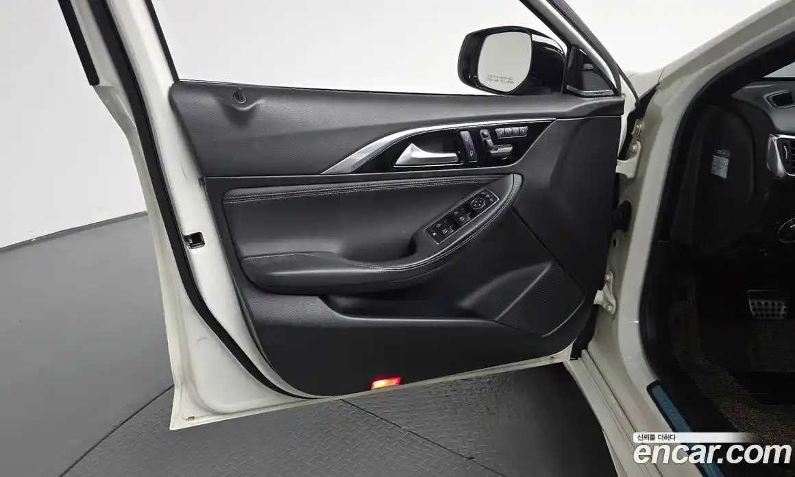 Infiniti Q30 2017 2.0 гидро, фото 13