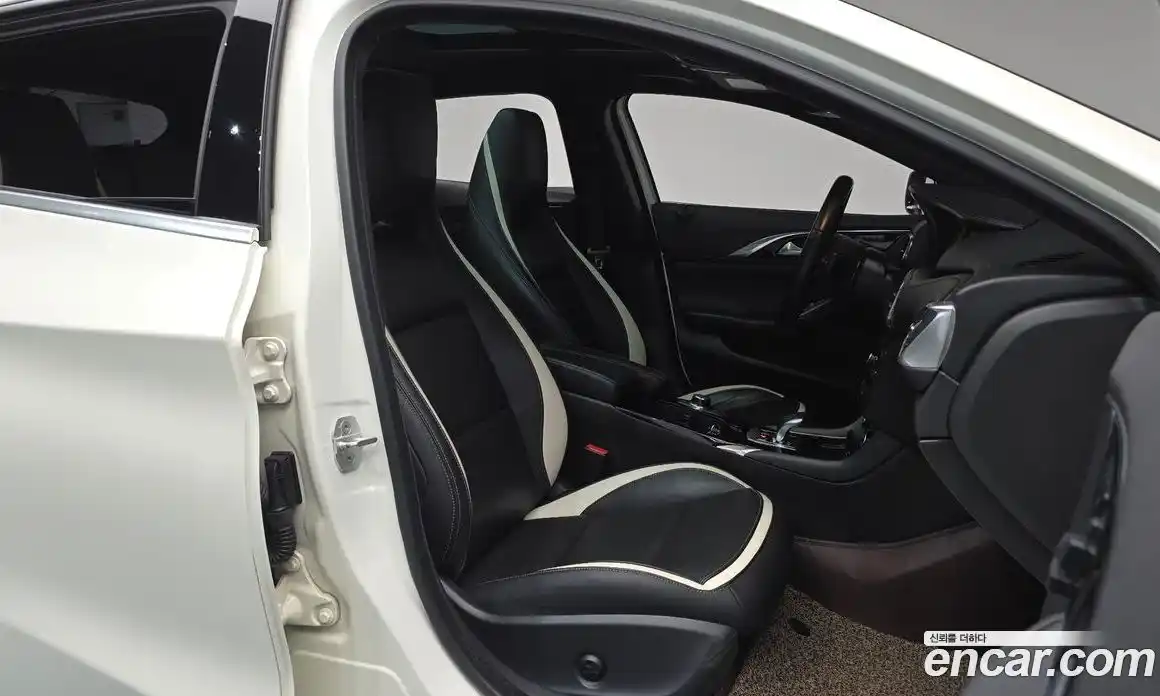 Infiniti Q30 2017 2.0 гидро, фото 16