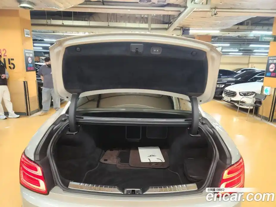 Bentley Flying Spur 2021 4.0 гидро, фото 6