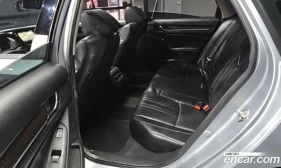 Honda Accord 2018 2.0 автомат (гидро), фото 16