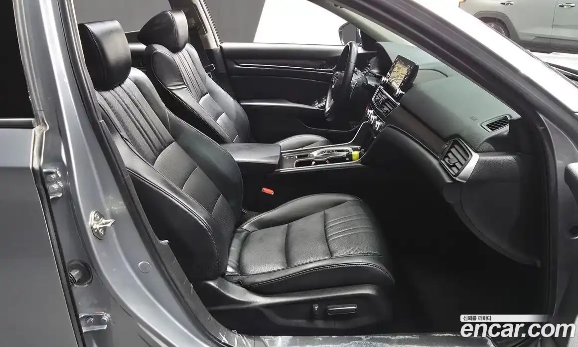 Honda Accord 2018 2.0 автомат (гидро), фото 17