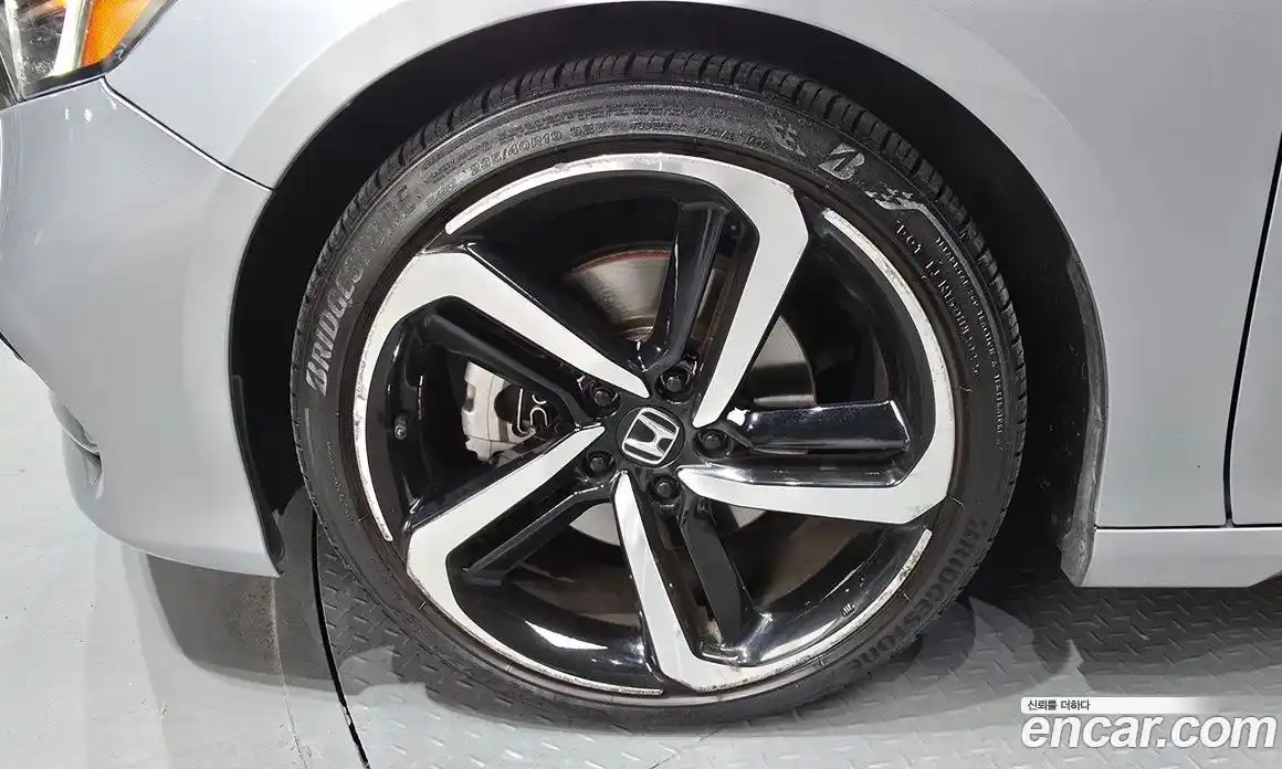 Honda Accord 2018 2.0 автомат (гидро), фото 5