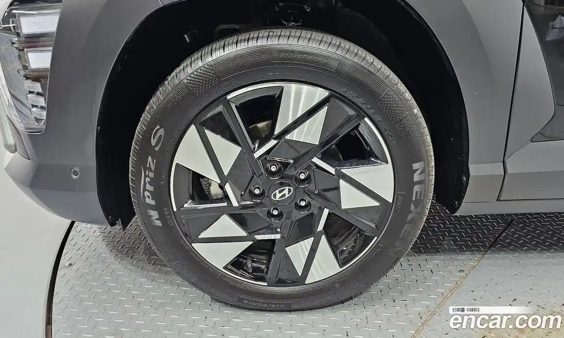 Hyundai Kona 2025 1.6 автомат (гидро), фото 5