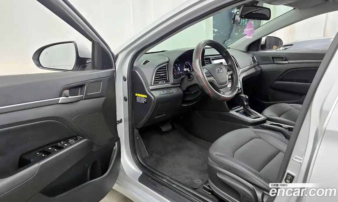Hyundai Avante 2017 1.6 автомат (гидро), фото 13