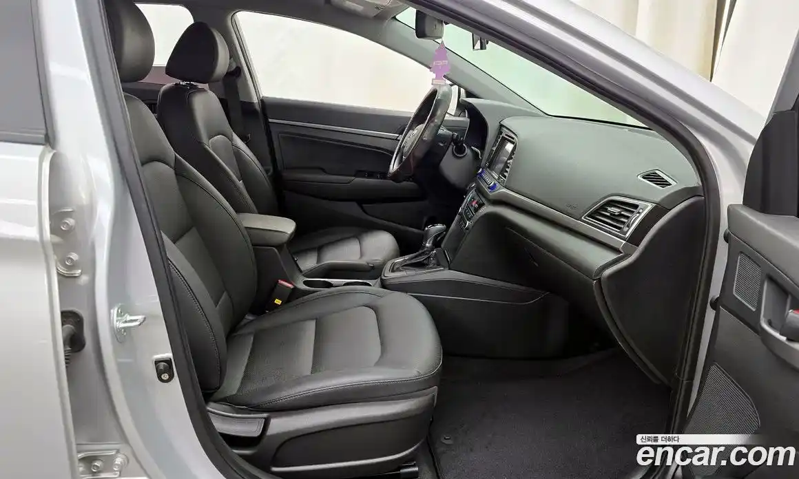 Hyundai Avante 2017 1.6 автомат (гидро), фото 17