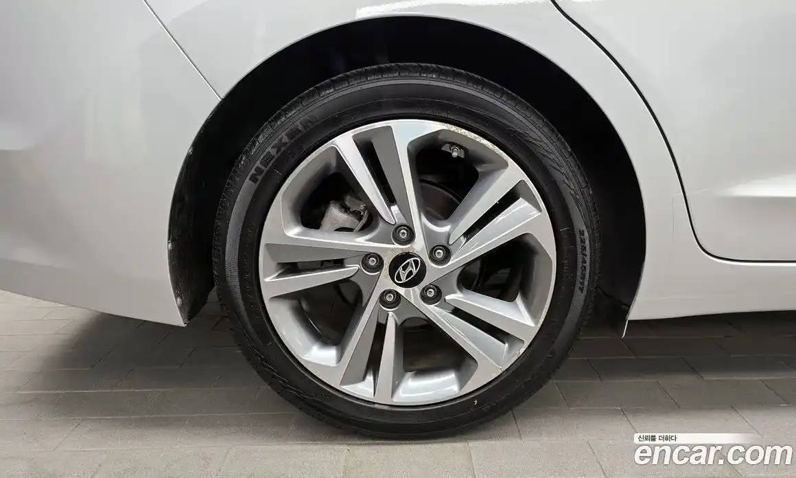 Hyundai Avante 2017 1.6 автомат (гидро), фото 5