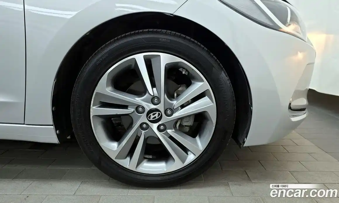 Hyundai Avante 2017 1.6 автомат (гидро), фото 7