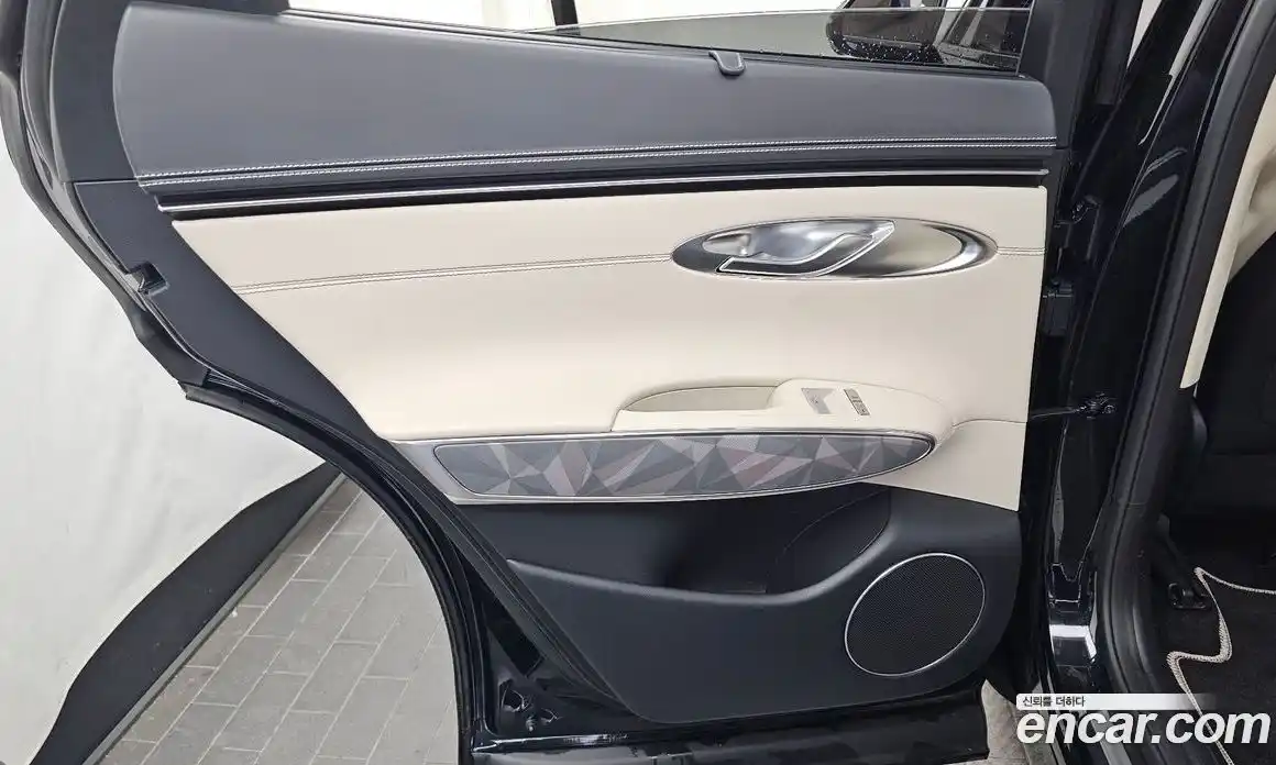 Genesis GV70 2023 2.5 гидро, фото 15