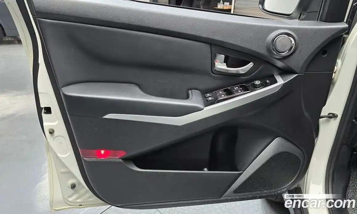 SsangYong Korando 2015 2.0 автомат (гидро), фото 14