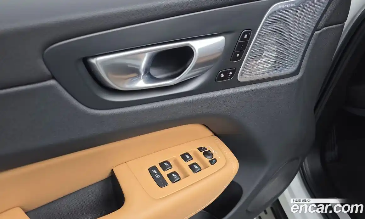 Volvo XC60 2023 2.0 автомат (гидро), фото 20