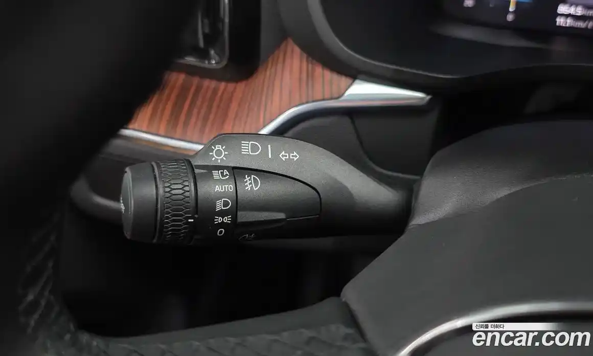 Volvo XC60 2023 2.0 автомат (гидро), фото 28
