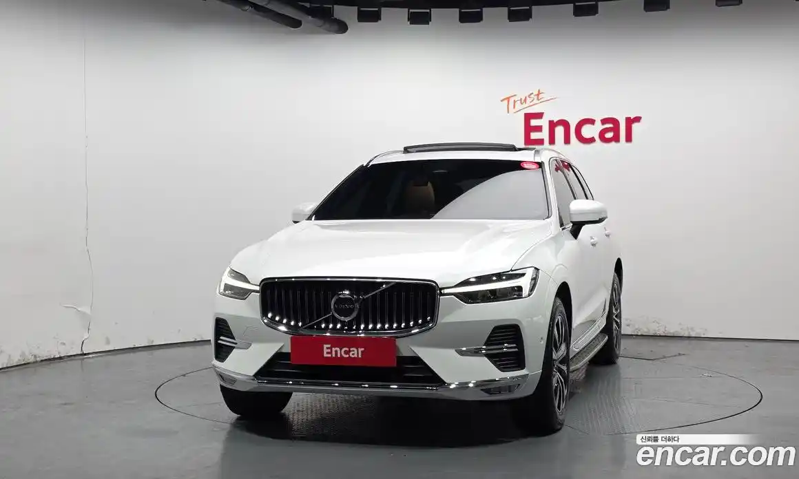 Volvo XC60 2023 2.0 автомат (гидро), фото 3