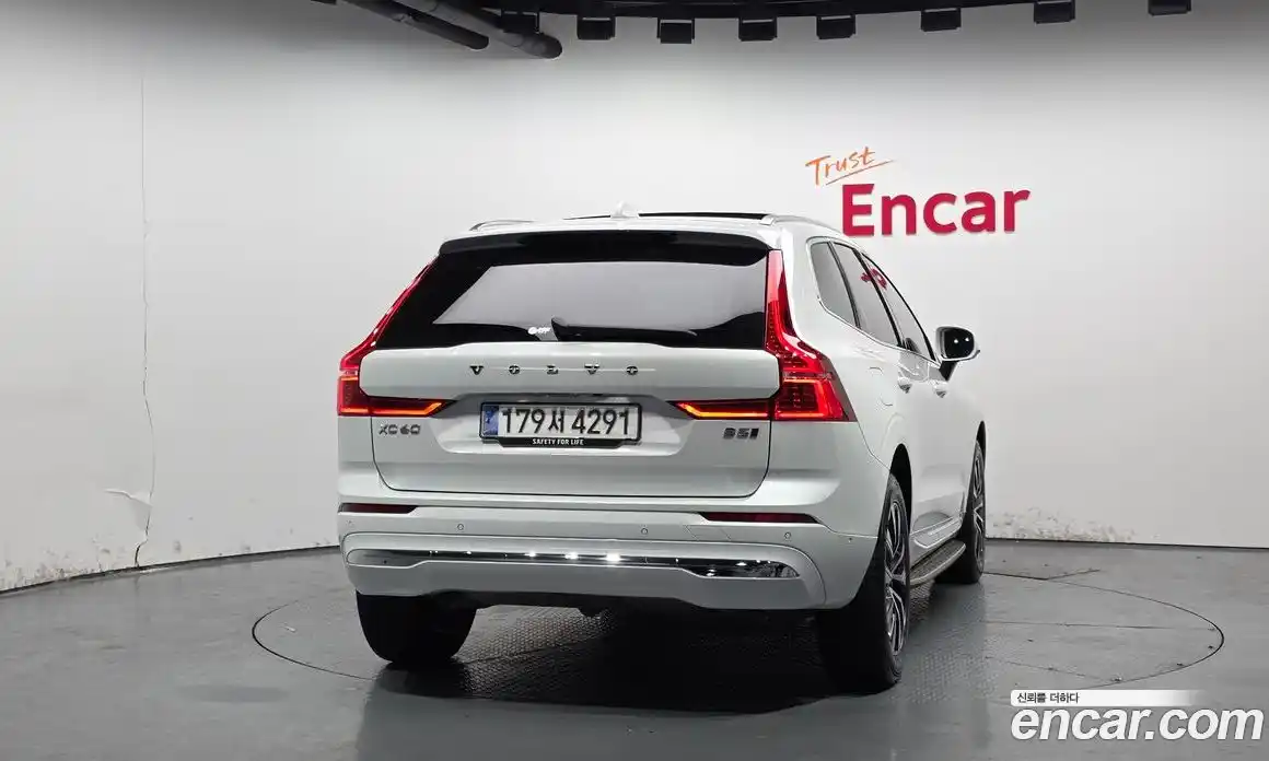 Volvo XC60 2023 2.0 автомат (гидро), фото 4